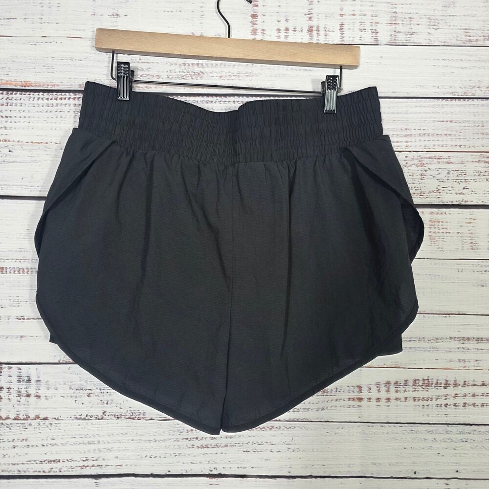 All in Motion Women's Size Large Run Shorts 3" Mid Rise Light Stretch